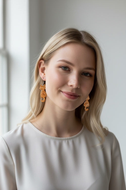 Lataa kuva 1. 🐾 Kissa-korvakorut – leikkisä ja persoonallinen katseenvangitsija