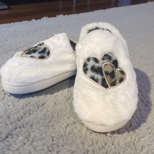 Lataa kuva 1. Naisten tossut – sydänkuosi