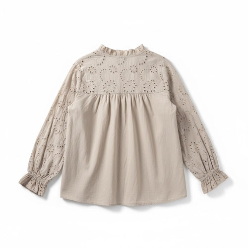 Lataa kuva 1. Brodeerattu pitsipusero – valkoinen ja hiekka L/XL