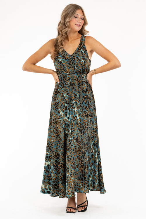 Lataa kuva 1. Valkyria mekko