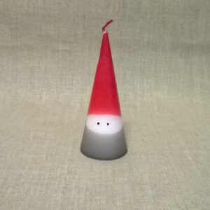 Lataa kuva 1. Tonttukynttilä kartio S punainen/lumi