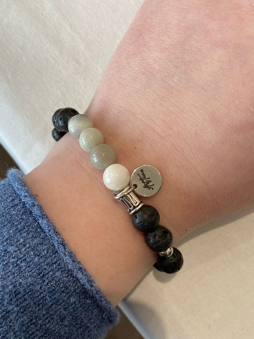 Lataa kuva 1. ArtTiina voimakoru, hopeanvärinen risti