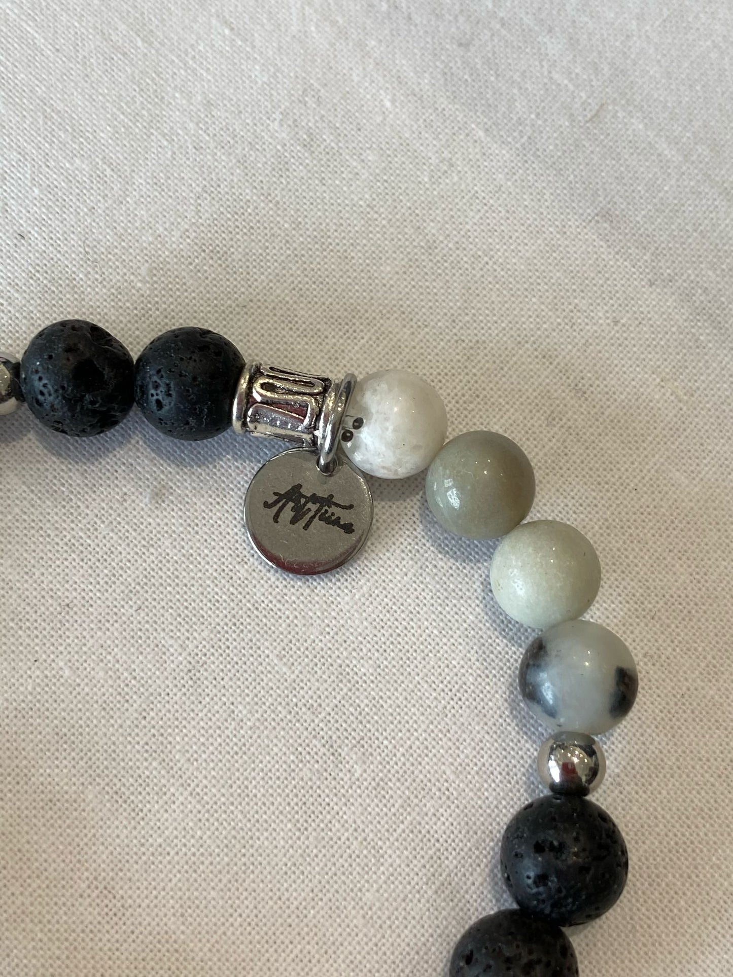 ArtTiina voimakoru, hopeanvärinen risti