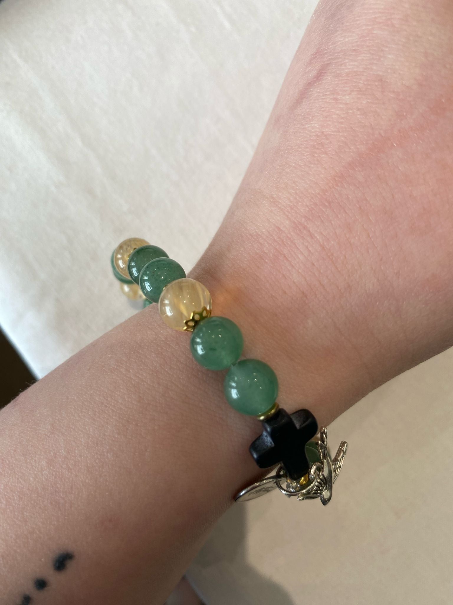 ArtTiina voimakoru, lintu ja risti