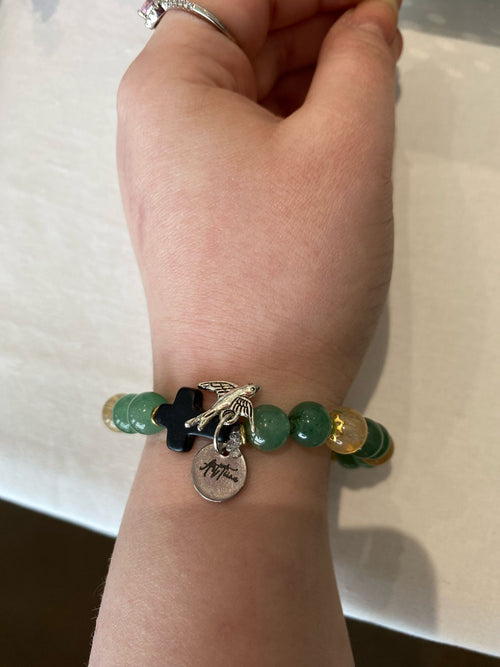 Lataa kuva 1. ArtTiina voimakoru, lintu ja risti