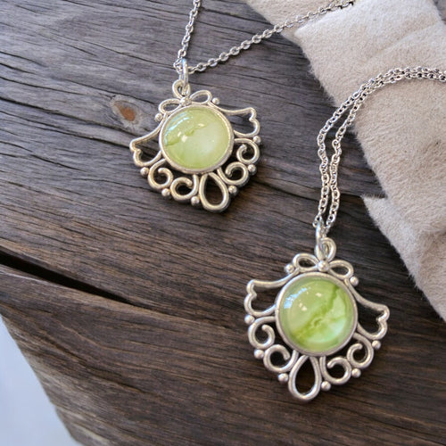 Lataa kuva 1. Adalmiina kaulakoru