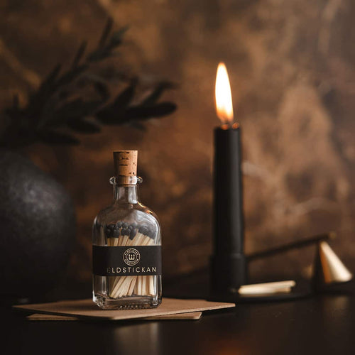 Lataa kuva 1. Eldstickan tulitikut, monta variaatiota