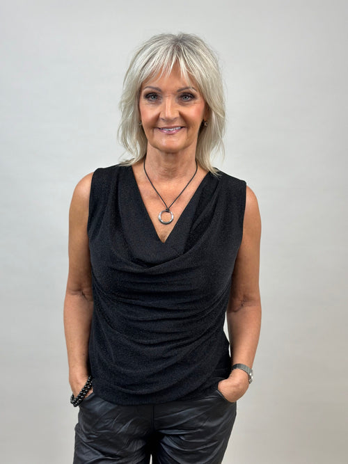 Lataa kuva 1. Ada toppi