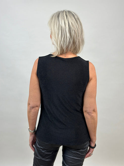 Lataa kuva 1. Ada toppi