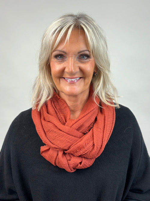 Lataa kuva 1. Viskoosi huivi, useita värejä