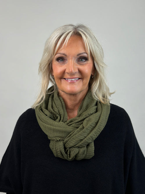 Lataa kuva 1. Viskoosi huivi, useita värejä