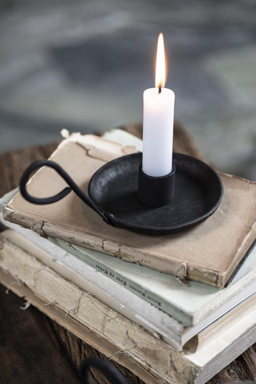 Lataa kuva 1. Ib Laursen musta kynttilänjalka