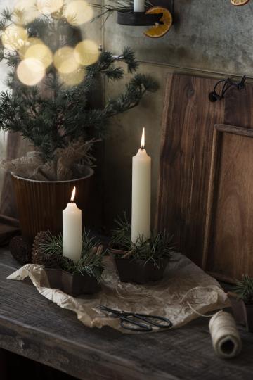 Lataa kuva 1. Ib Laursen Tähti-kynttiläalusta