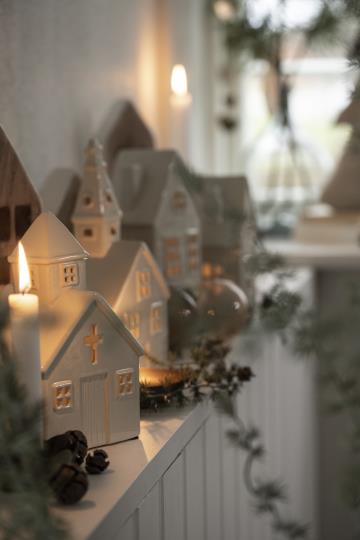 Keraaminen Kirkkolyhty, Risti katolla  27617-11