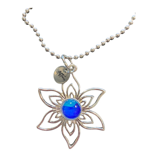 Lataa kuva 1. Tähti Kaulakoru, käsinmaalattu kivi