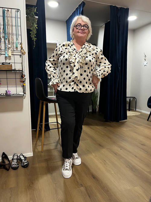 Lataa kuva 1. Tiina-housut